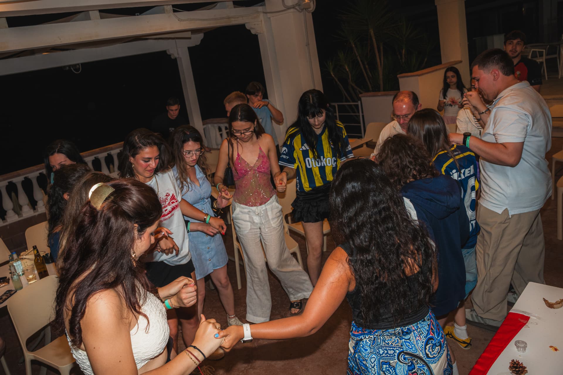 Serata interculturale con danze di gruppo