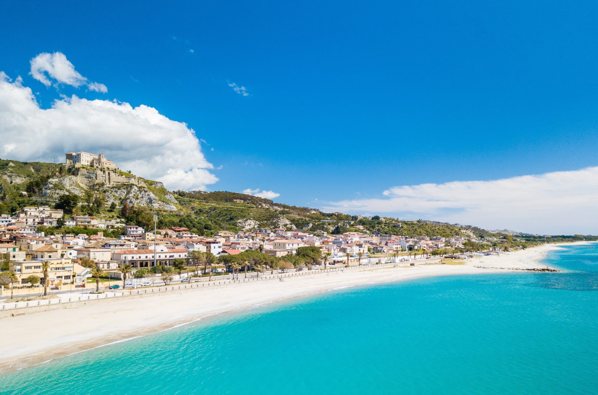 Vista panoramica di Roccella Jonica e del Mar Ionio